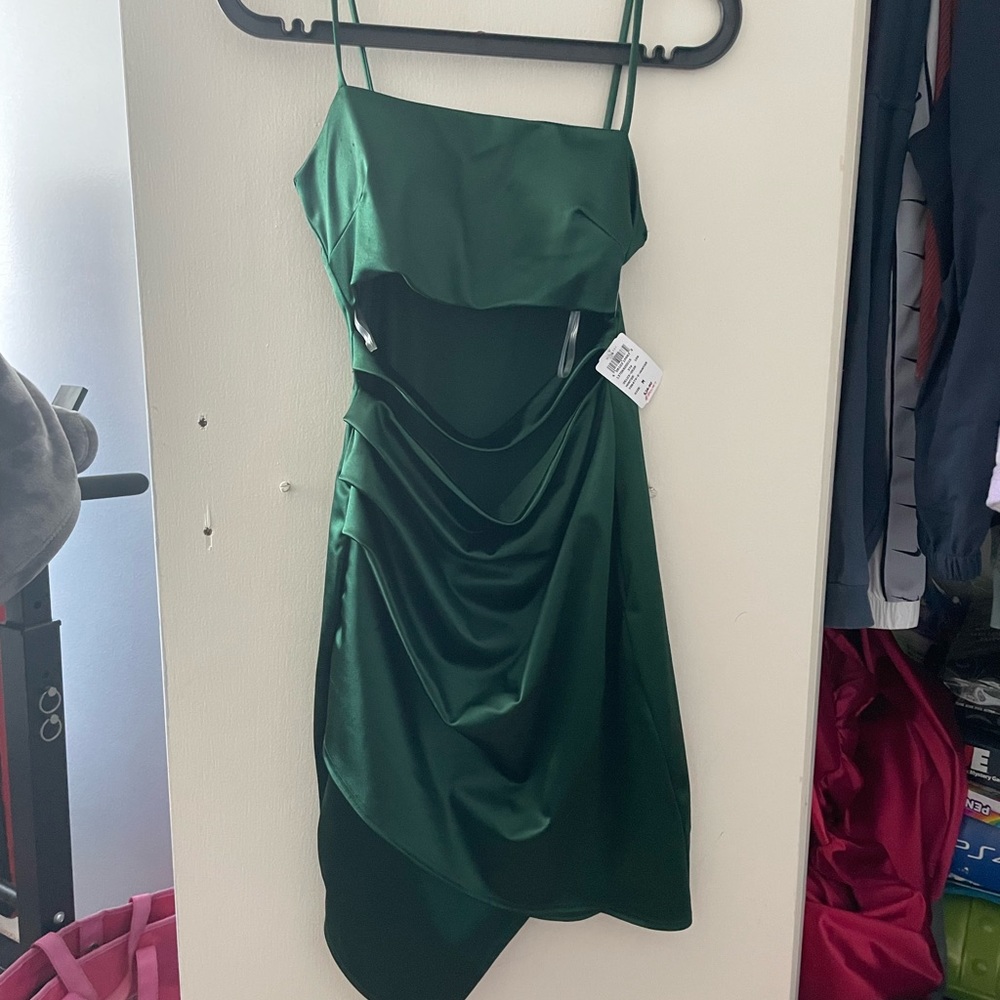 Emerald green dress, with mid cutout, never worn, tag still attached